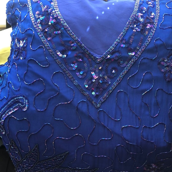 Stunning 2 piece skirt and v-neckline top - Picture 8 of 8